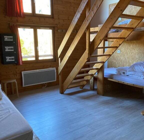Общежитие Auberge De Jeunesse Hi La Clusaz
