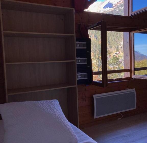 Общежитие Auberge De Jeunesse Hi La Clusaz