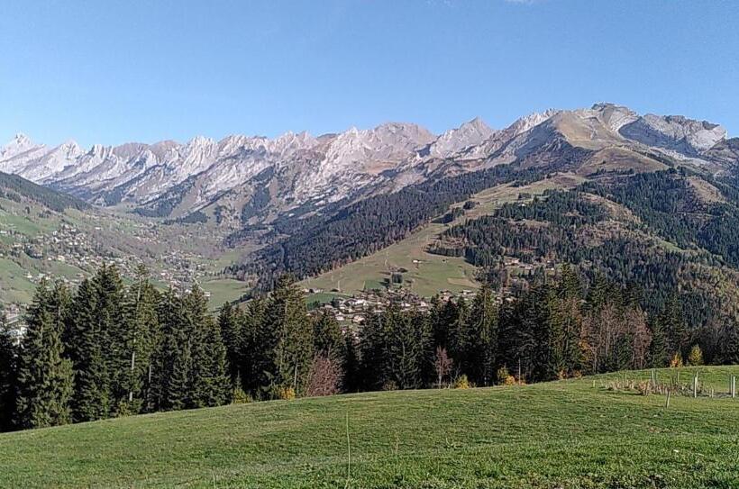 Общежитие Auberge De Jeunesse Hi La Clusaz