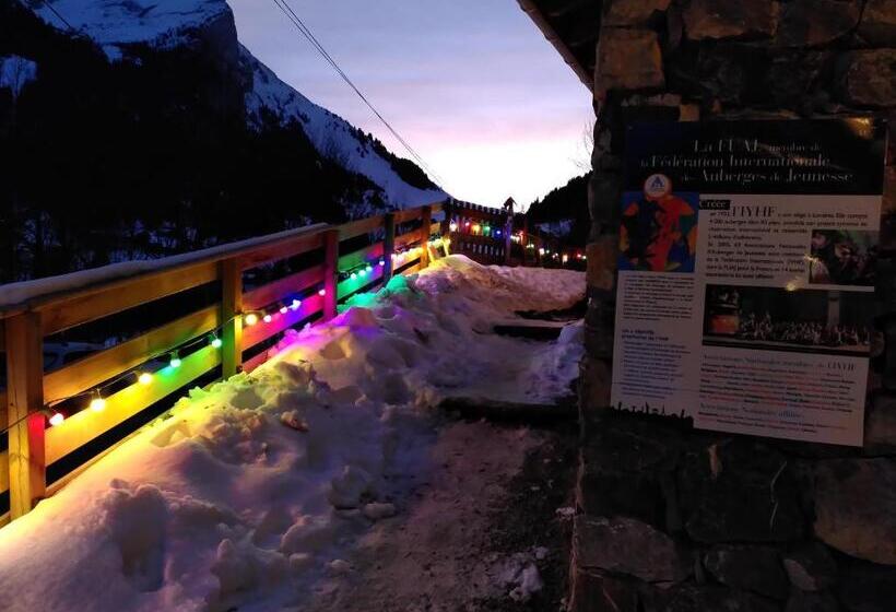 Общежитие Auberge De Jeunesse Hi La Clusaz