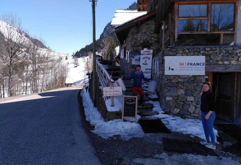 Общежитие Auberge De Jeunesse Hi La Clusaz