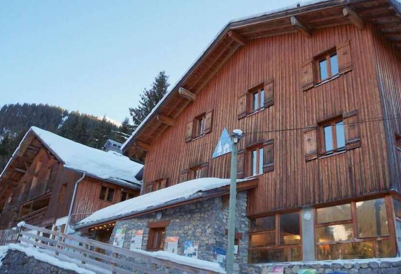 Общежитие Auberge De Jeunesse Hi La Clusaz