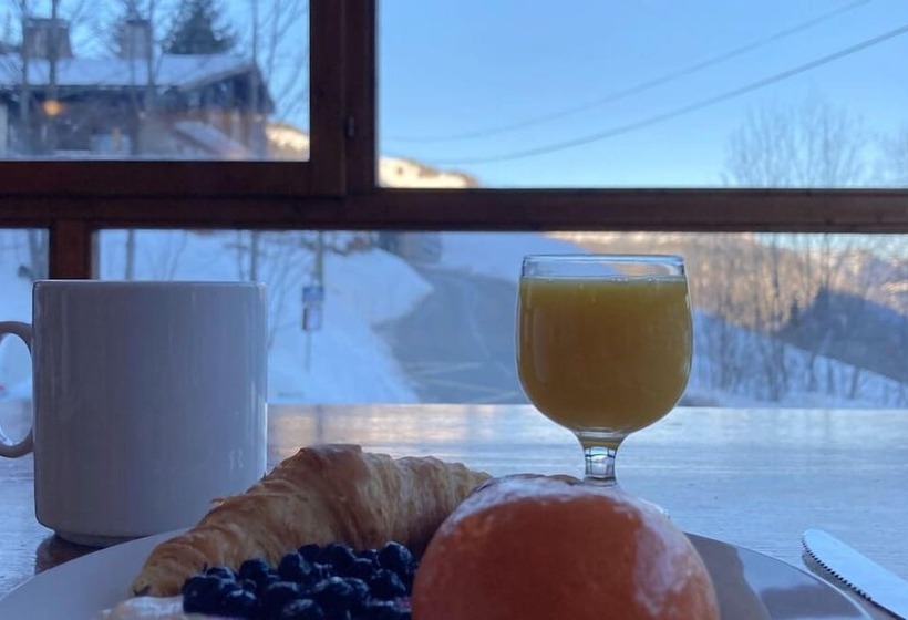 Общежитие Auberge De Jeunesse Hi La Clusaz