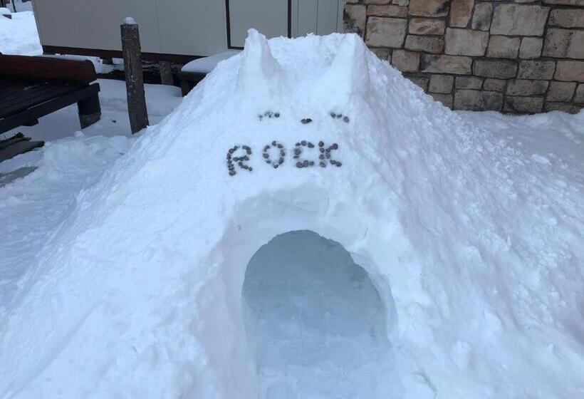 مبيت وإفطار 白樺湖ペンションロック