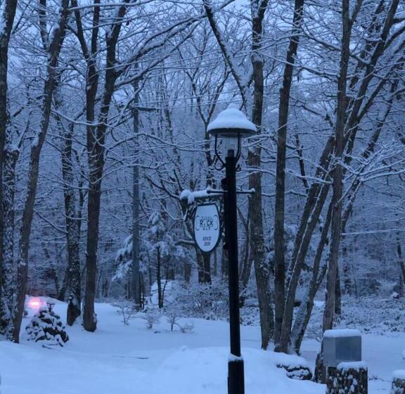 مبيت وإفطار 白樺湖ペンションロック