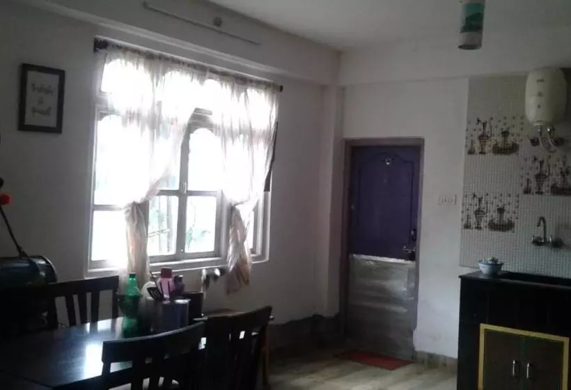 هتل Vamoose Yakchiri