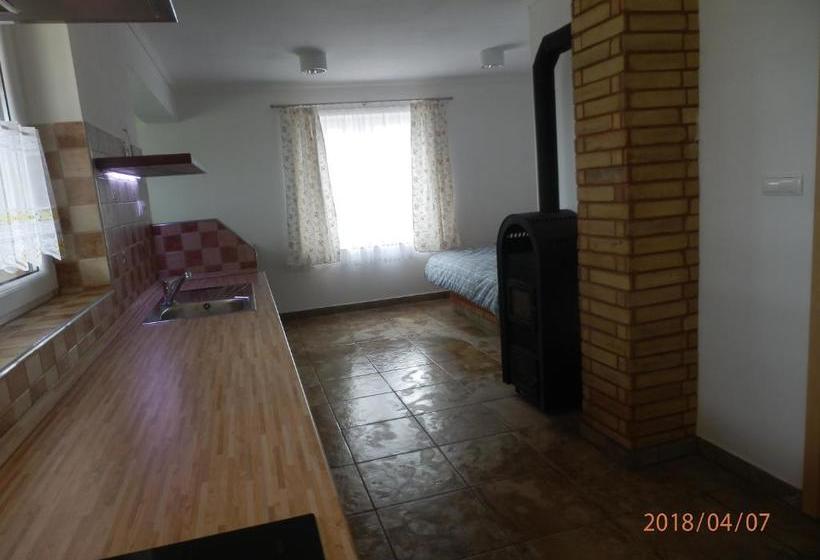 펜션 Flóra Vendégház Tass