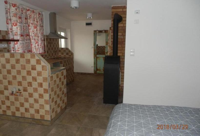 펜션 Flóra Vendégház Tass