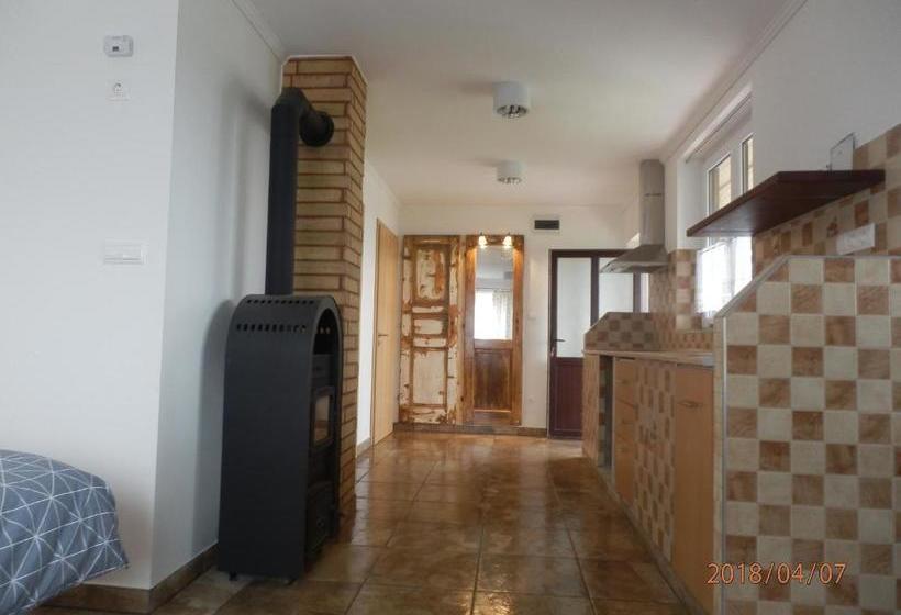 펜션 Flóra Vendégház Tass