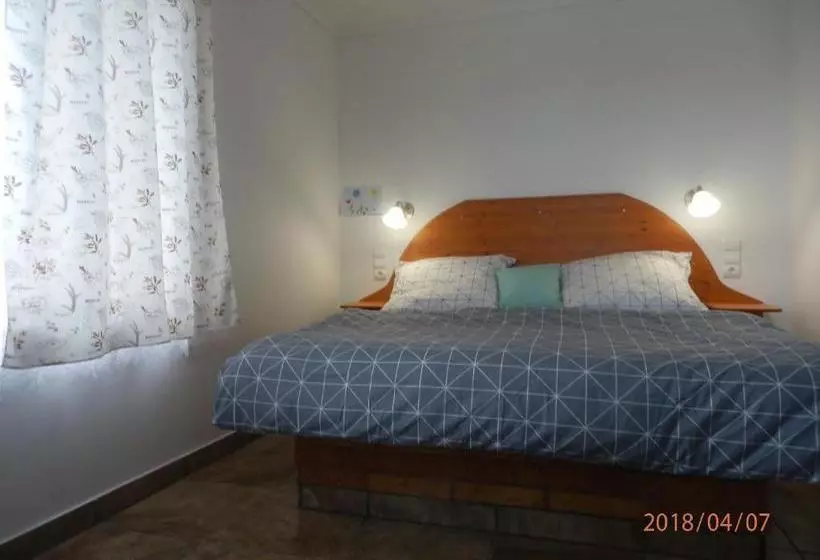 Majatalo Flóra Vendégház Tass