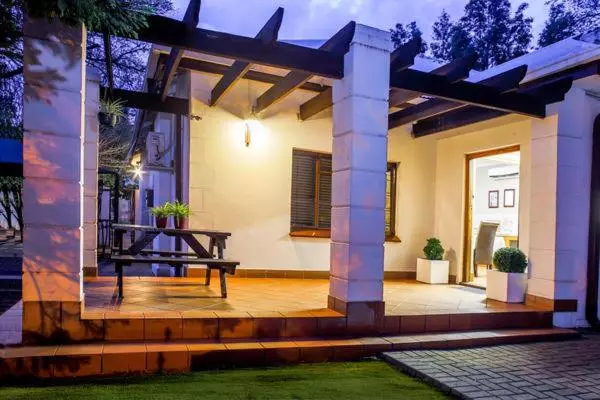 پانسیون Nobis House