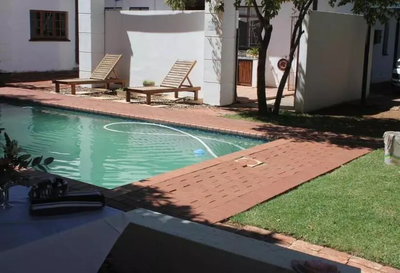 پانسیون Nobis House