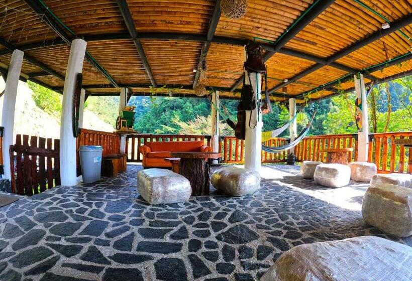 Hostel Termales El Escondite