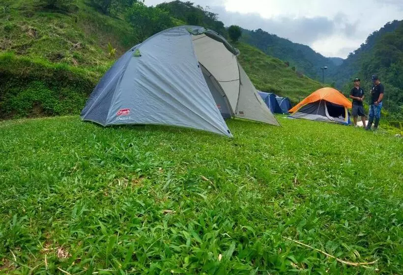 ユースホステル Termales El Escondite