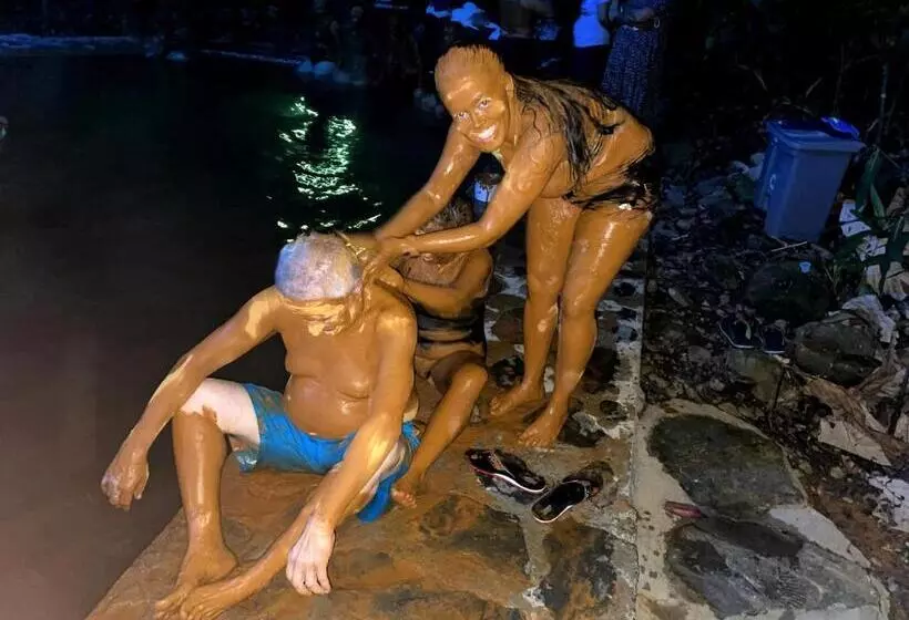 ユースホステル Termales El Escondite