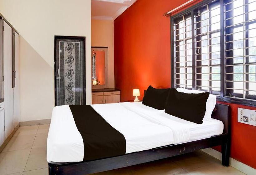 ホテル O Varun Residency