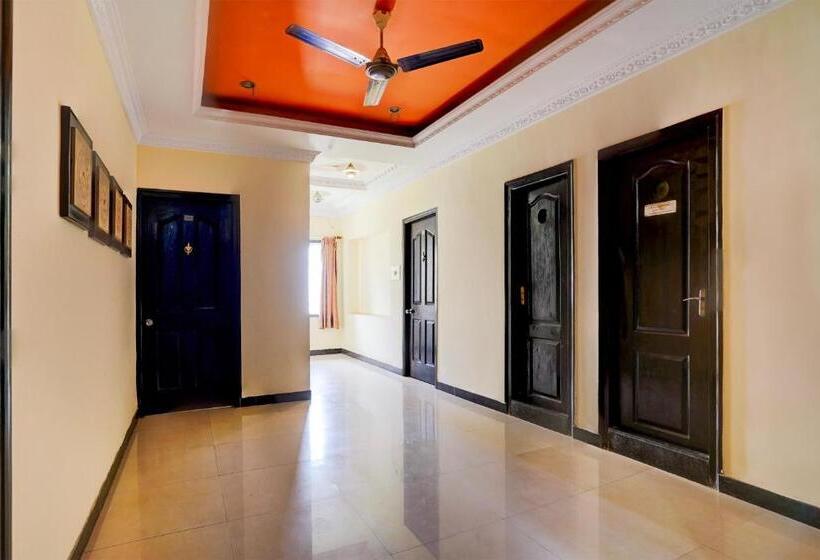 ホテル O Varun Residency