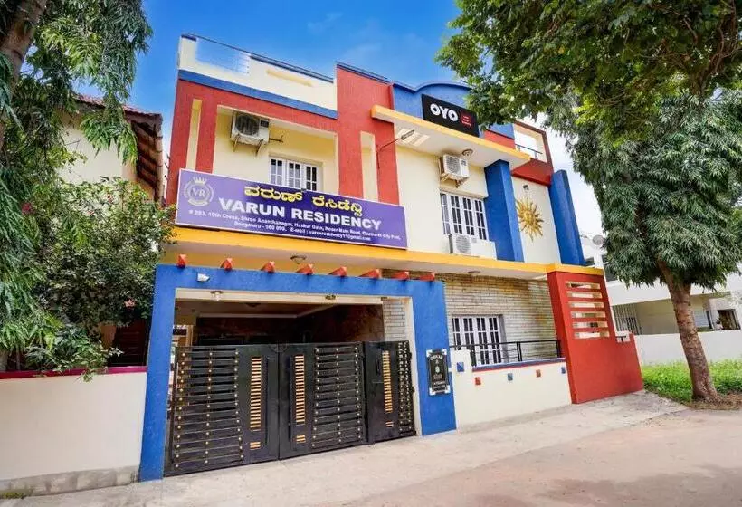 ホテル O Varun Residency