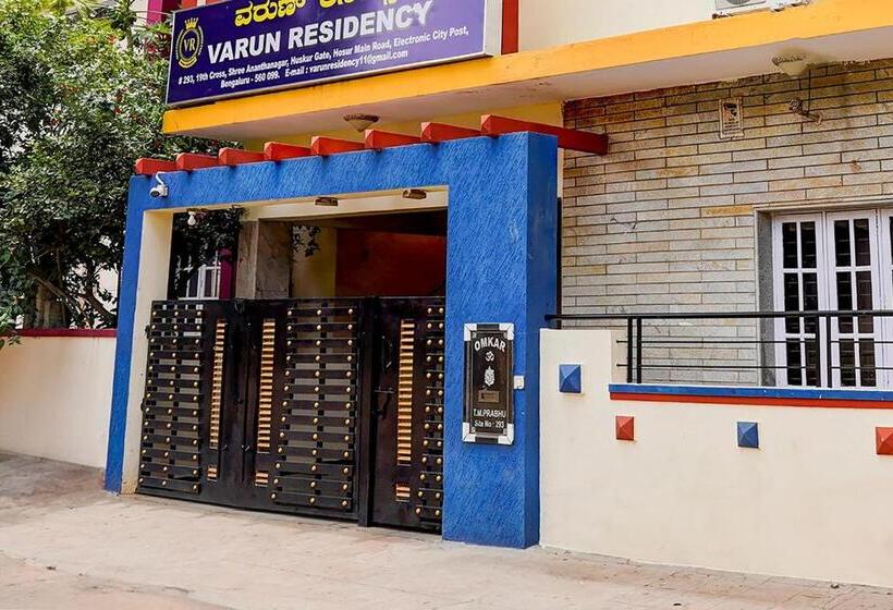 ホテル O Varun Residency