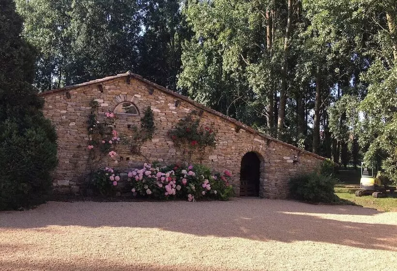 Majatalo Echo D'eau Host & Coach