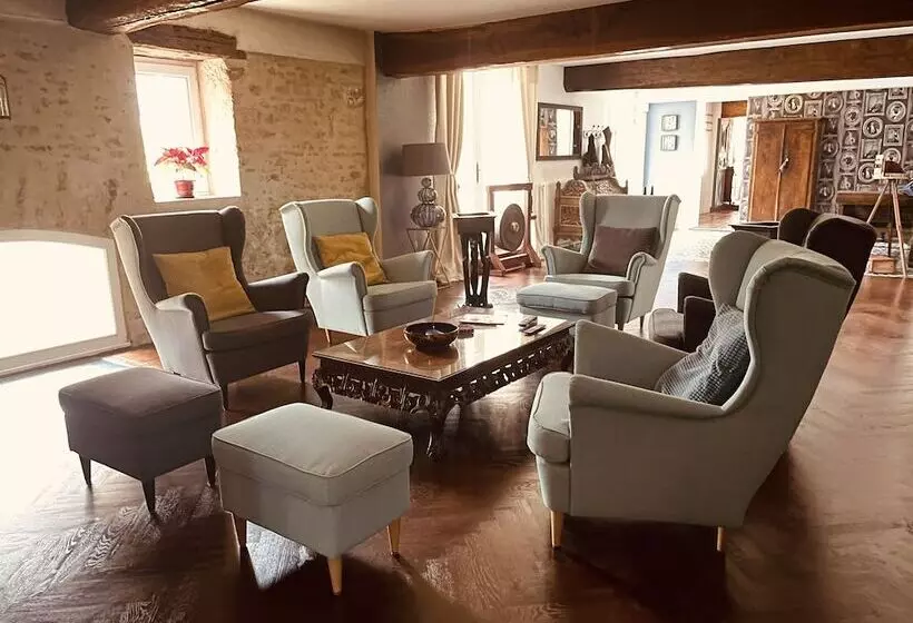 Majatalo Echo D'eau Host & Coach