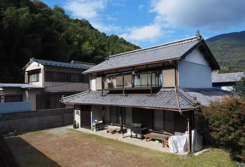 ペンション 四国旅行のhub拠点 古民家ゲストハウス Heso Camp