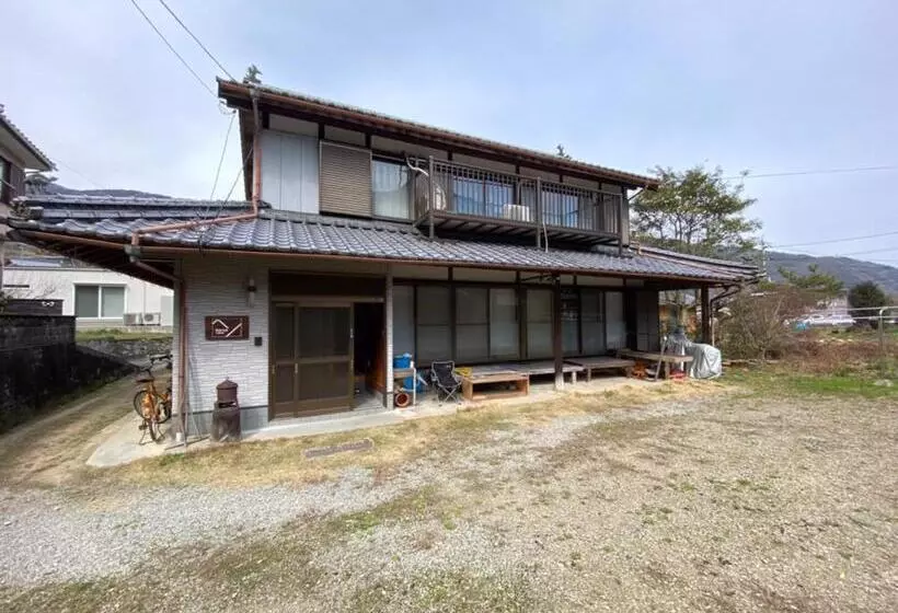 ペンション 四国旅行のhub拠点 古民家ゲストハウス Heso Camp