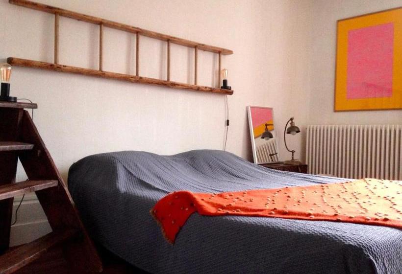 פנסיון Maison Les Greniers