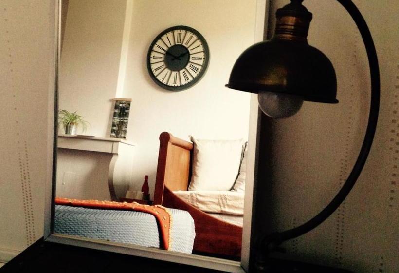 פנסיון Maison Les Greniers