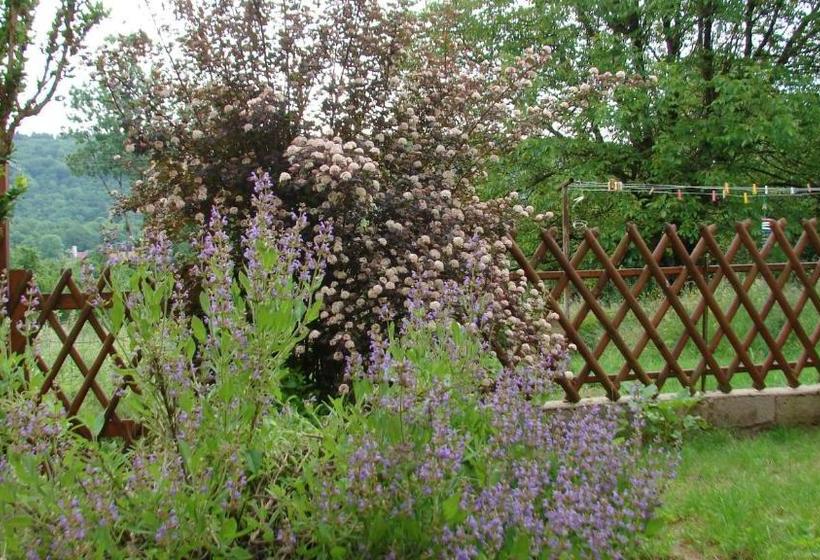 פנסיון Maison Les Greniers