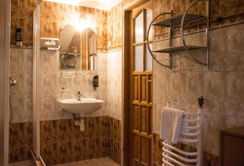 膳宿费 Penziã³n Kamennã½ Dvor