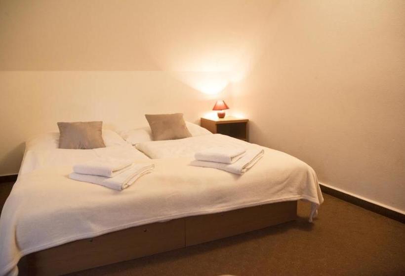 膳宿费 Penziã³n Kamennã½ Dvor