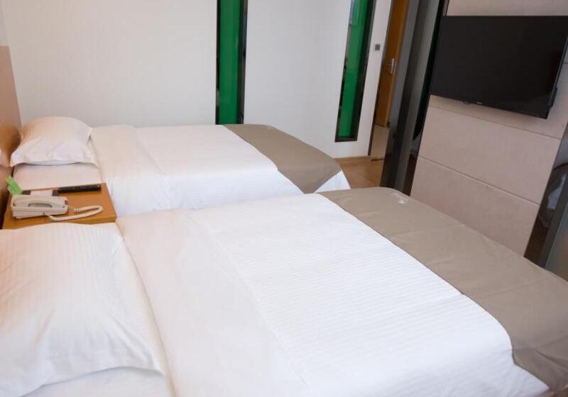 Отель Vatica Hefei Feixi County Southwest Bus Station