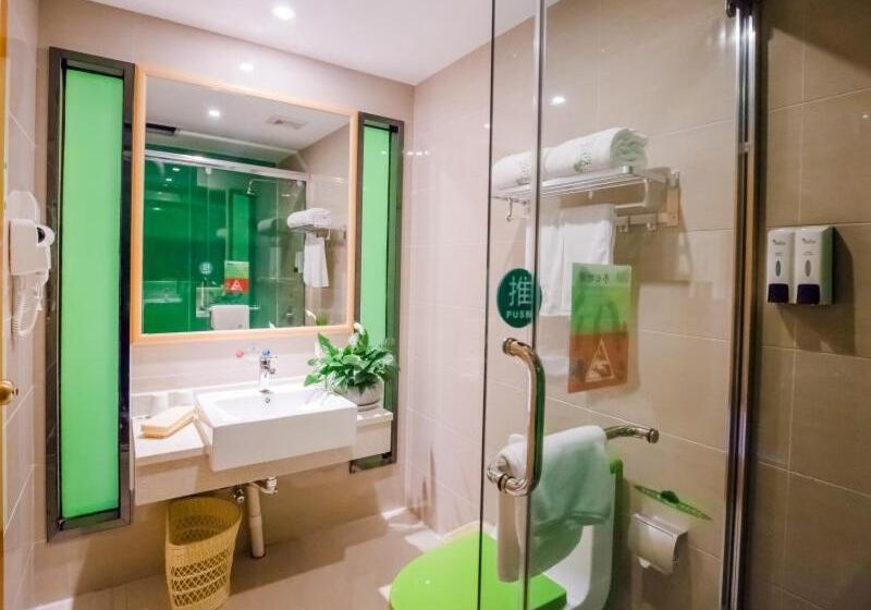 Отель Vatica Hefei Feixi County Southwest Bus Station