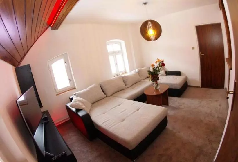 Majatalo Penzion V Horách