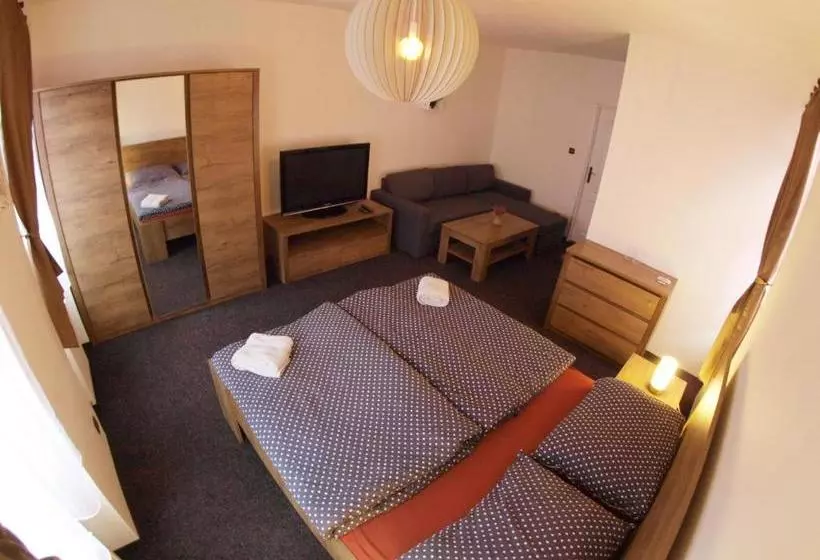 Majatalo Penzion V Horách