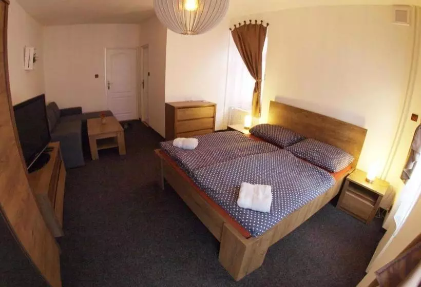 Majatalo Penzion V Horách