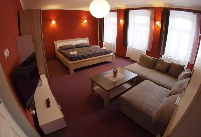 Majatalo Penzion V Horách