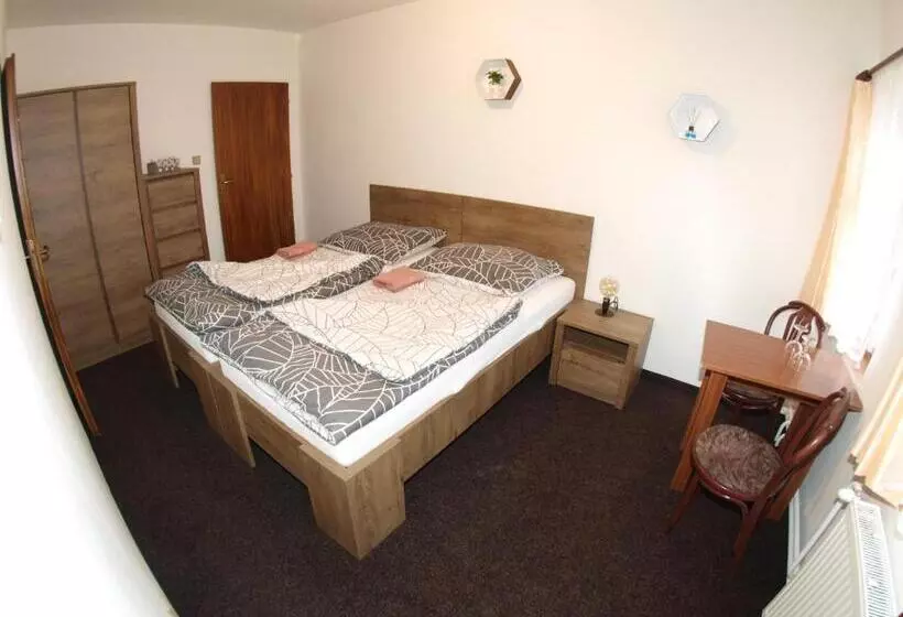 Majatalo Penzion V Horách