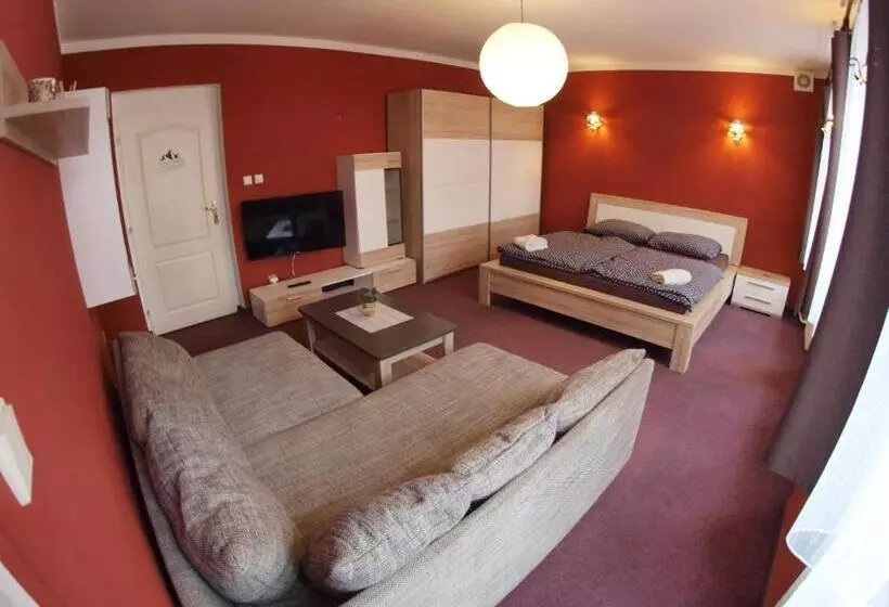 Majatalo Penzion V Horách