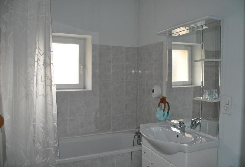 فندق L'auberge Du Tire Bouchon