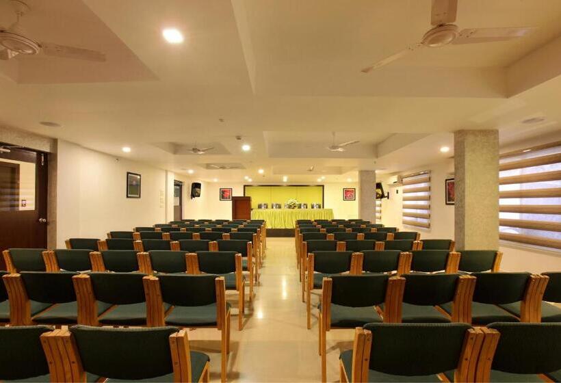 בית מלון כפרי Park Residency