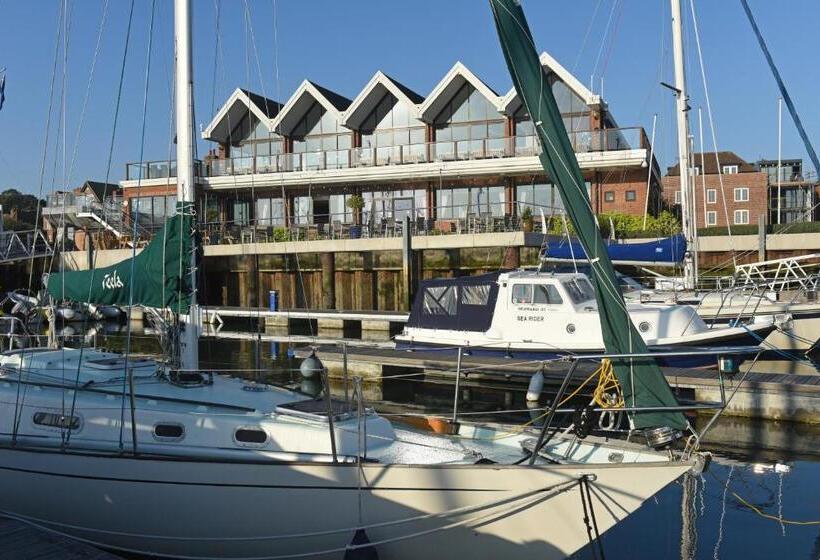 호텔 Royal Southern Yacht Club