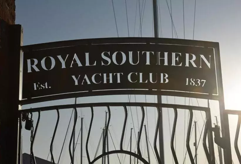 Hotelli Royal Southern Yacht Club