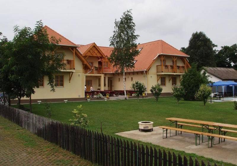 פנסיון ádám Tanya Fogadó