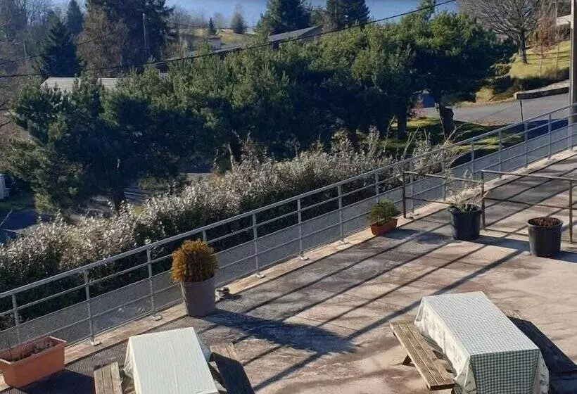 Aamiaismajoitus (B&B) Les Tables Aux Vaches Raviège