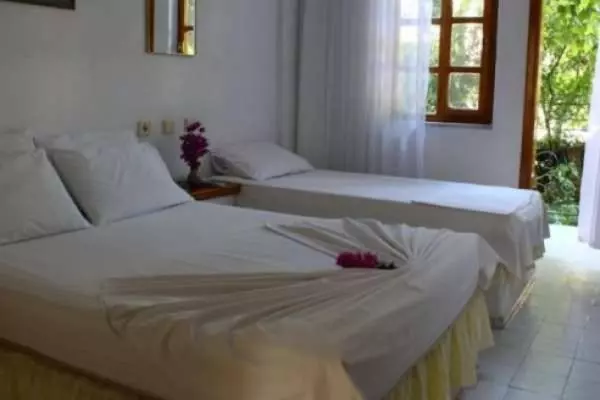 Rose Pension