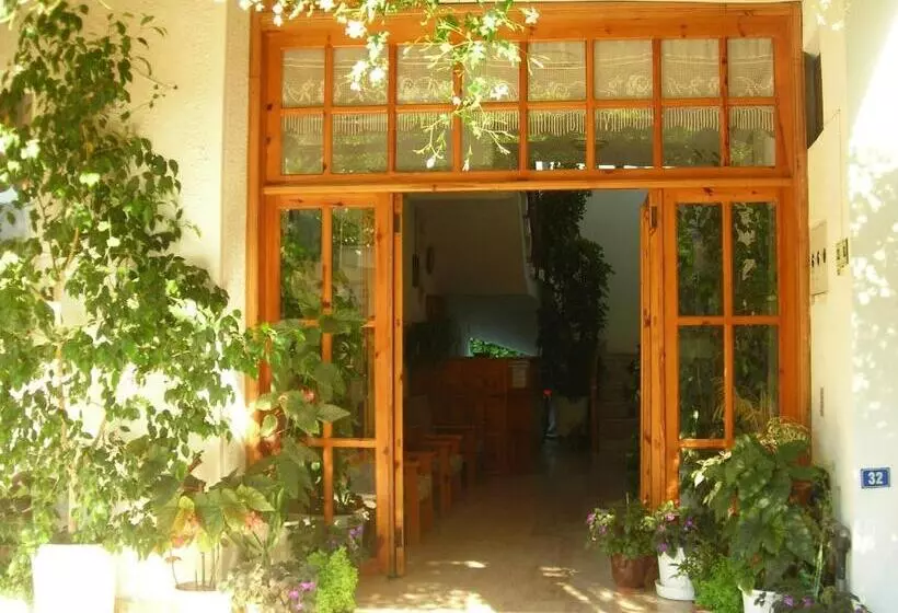 Rose Pension