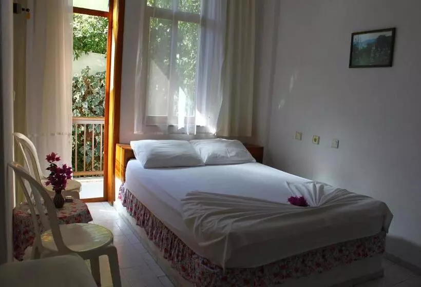 Rose Pension
