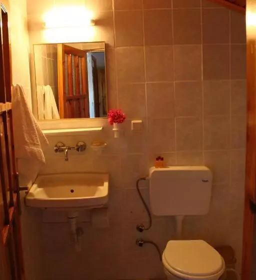 Rose Pension